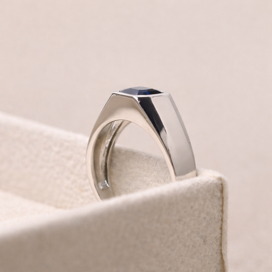 Royal Vintage sapphire Ring